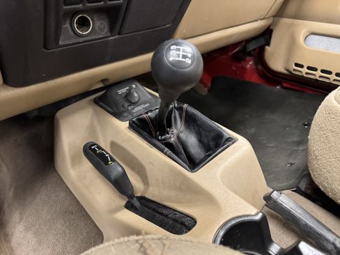 Used 2001 Jeep Wrangler SE image 12