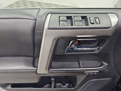 Used 2016 Toyota 4Runner SR5 AWD/4WD image 13