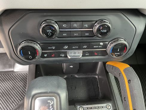 Used 2022 Ford Bronco Badlands image 20