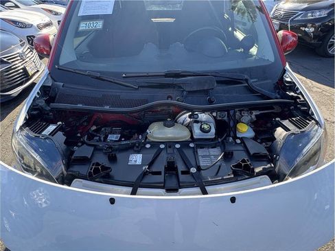Used 2017 smart fortwo passion RWD image 36