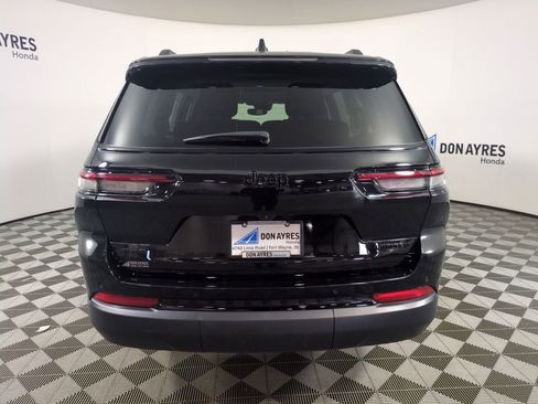Used 2024 Jeep Grand Cherokee L Limited w/ Black Appearance Package AWD/4WD image 4