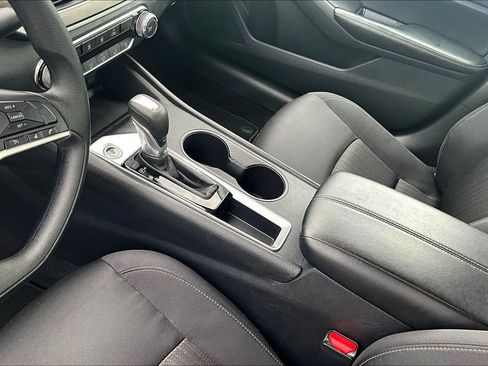 Used 2025 Nissan Altima 2.5 SV FWD image 19