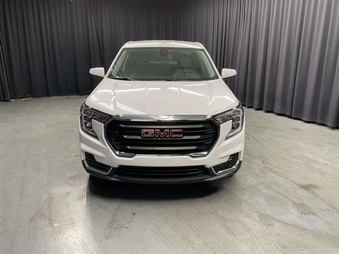 Used 2022 GMC Terrain SLE image 3