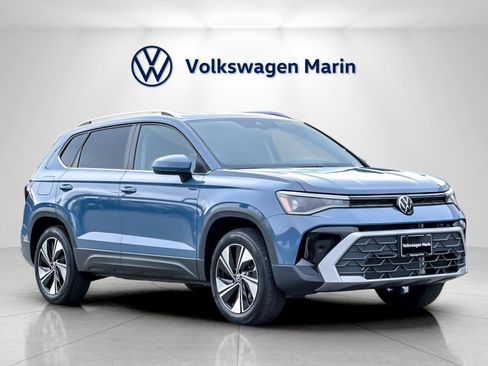 New 2026 Volkswagen Taos SE image 7