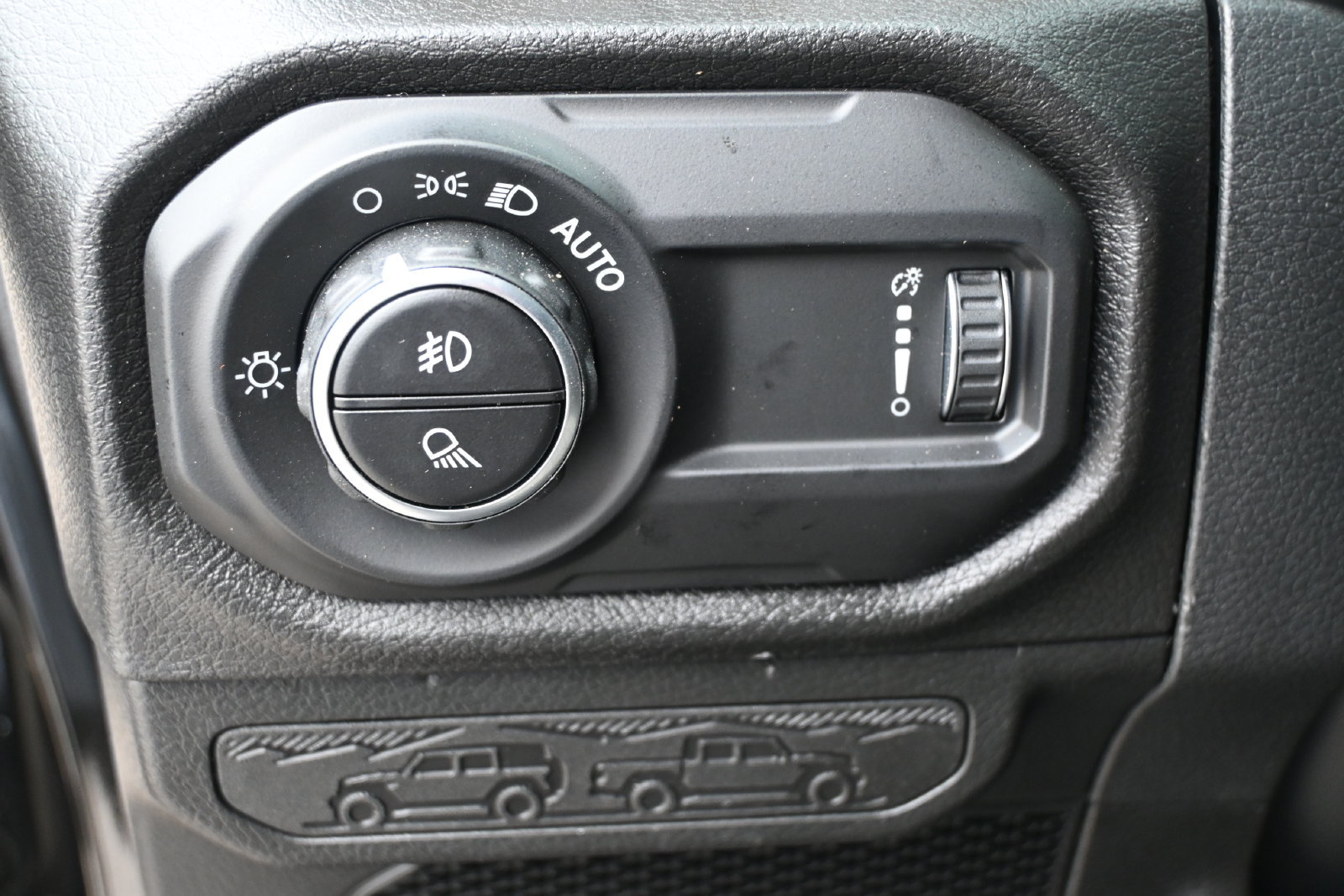 New 2026 Jeep Gladiator Sport AWD/4WD image 8