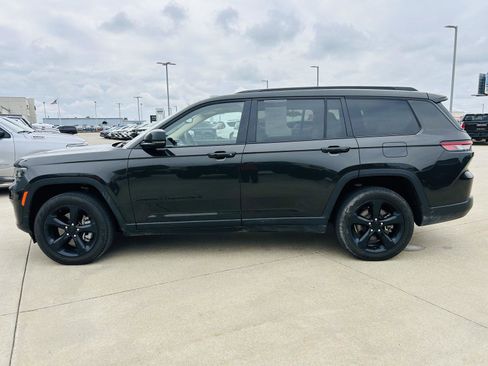Used 2022 Jeep Grand Cherokee L Limited w/ Black Appearance Package AWD/4WD image 39