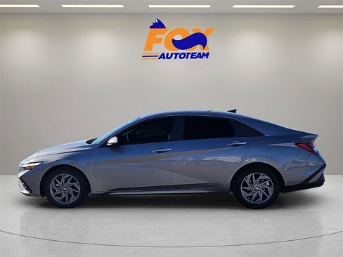 Used 2024 Hyundai Elantra SEL image 2