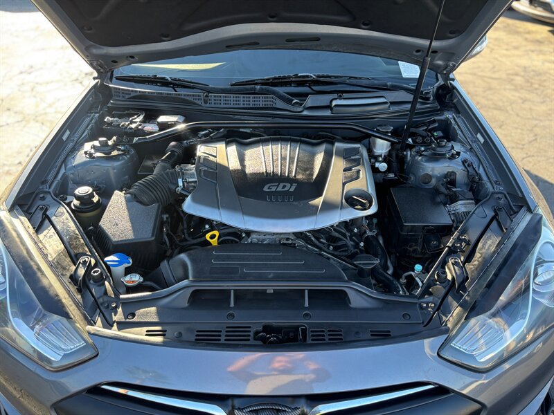 Used 2016 Hyundai Genesis Coupe 3.8 RWD image 13