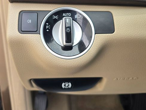 Used 2013 Mercedes-Benz C 250 Sedan image 30