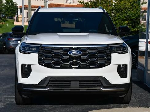 Used 2025 Ford Explorer Platinum w/ Ultimate Package AWD/4WD image 12