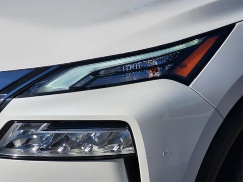 Used 2021 Nissan Rogue SV image 8