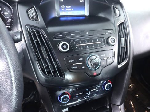 Used 2018 Ford Focus SE FWD image 15