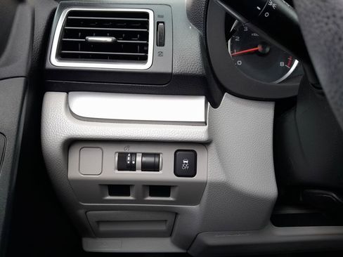 Used 2018 Subaru Forester 2.5i Premium w/ All-Weather Package image 15