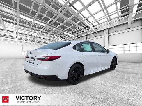 Used 2026 Toyota Camry SE image 3