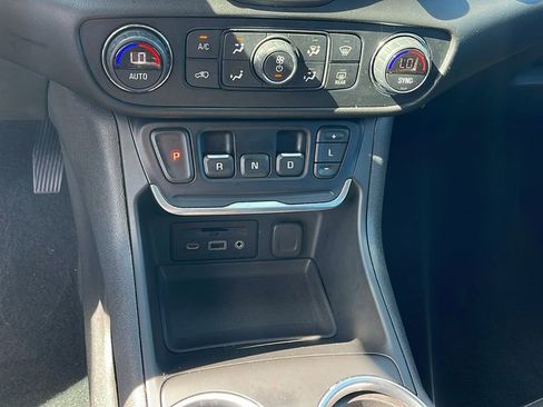 Used 2021 GMC Terrain SLT w/ Elevation Edition image 19