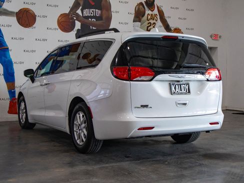 Used 2017 Chrysler Pacifica Touring image 21