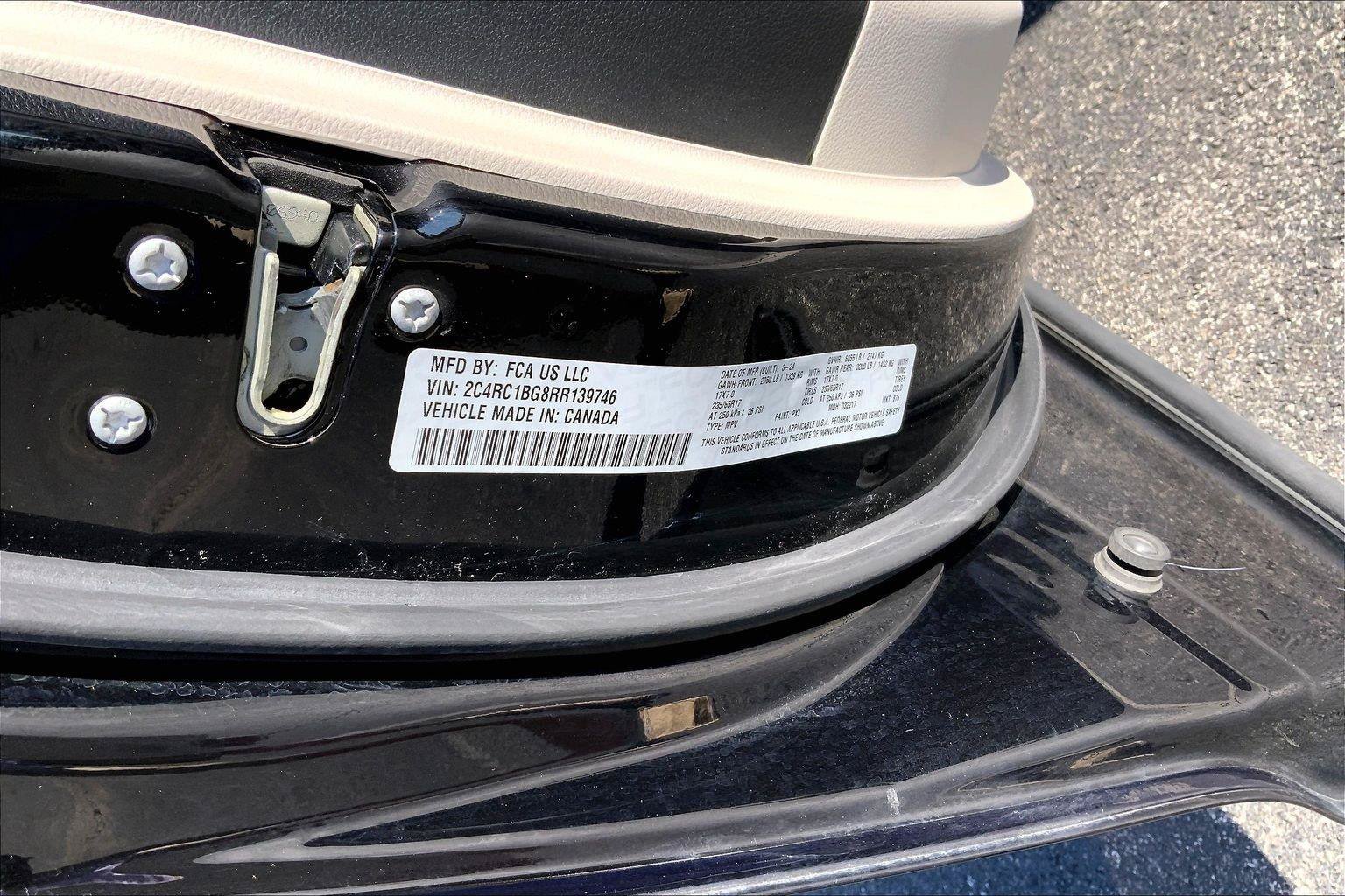 Used 2024 Chrysler Pacifica Touring-L FWD image 32