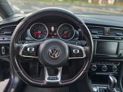 Used 2017 Volkswagen GTI Sport FWD image 21