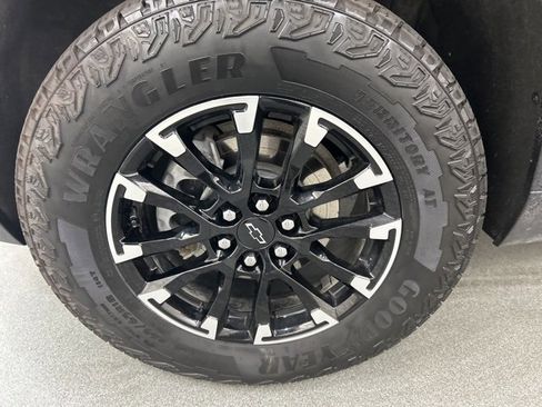 Used 2024 Chevrolet Traverse Z71 image 32