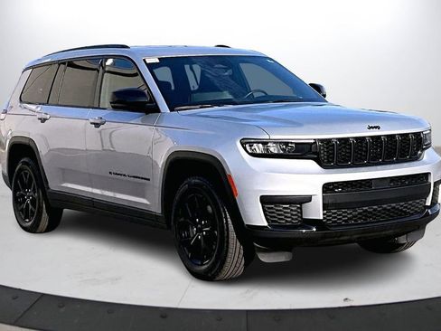 Used 2024 Jeep Grand Cherokee L Laredo image 1
