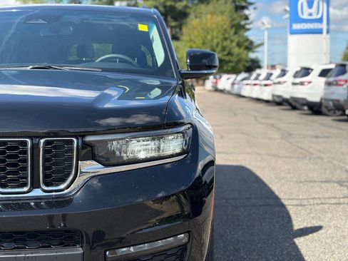 Used 2023 Jeep Grand Cherokee L Limited AWD/4WD image 4
