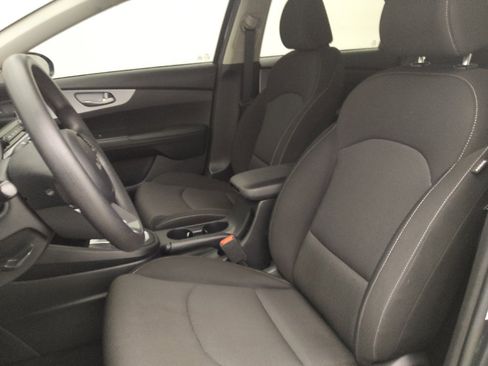 Used 2024 Kia Forte LXS w/ LXS Technology Package FWD image 17