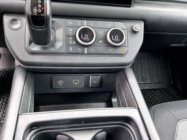 Used 2024 Land Rover Defender 130 X-Dynamic SE AWD/4WD image 24