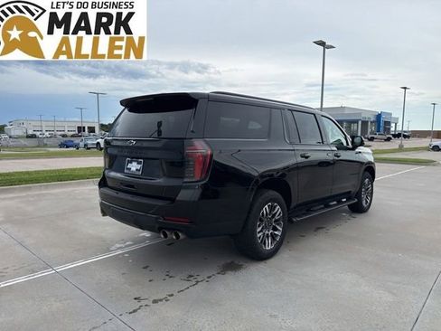 Used 2025 Chevrolet Suburban Z71 AWD/4WD image 5