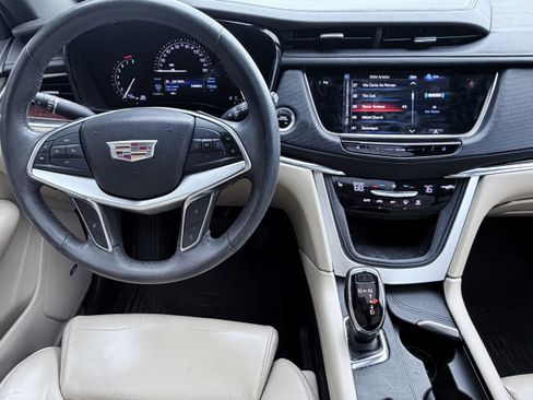 Used 2017 Cadillac XT5 Luxury w/ LPO, Wheel Lock Package image 7