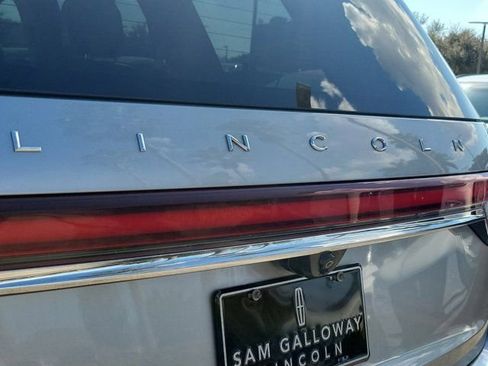 Used 2021 Lincoln Aviator Reserve image 11