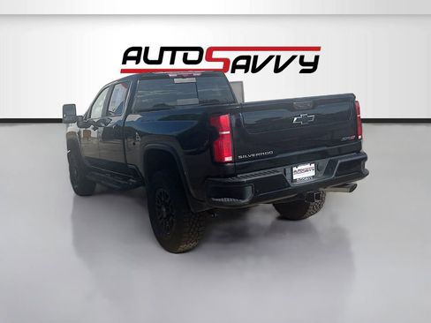 Used 2025 Chevrolet Silverado 2500 ZR2 w/ Technology Package AWD/4WD image 5