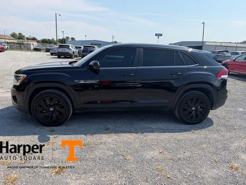 Used 2024 Volkswagen Atlas Cross Sport SE FWD image 2