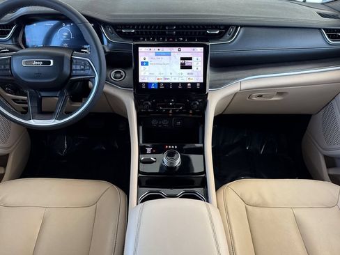 Used 2023 Jeep Grand Cherokee Limited AWD/4WD image 4