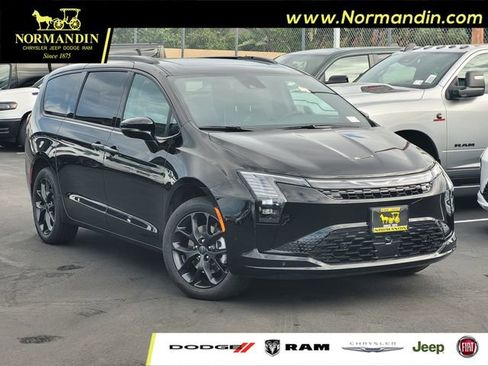 New 2027 Chrysler Pacifica Limited AWD/4WD image 1