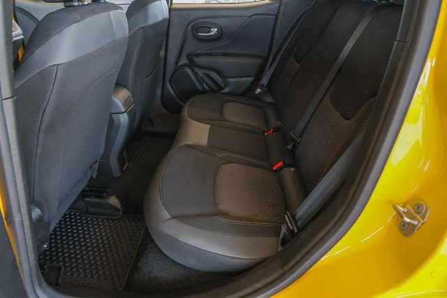 Used 2023 Jeep Renegade Latitude AWD/4WD image 28