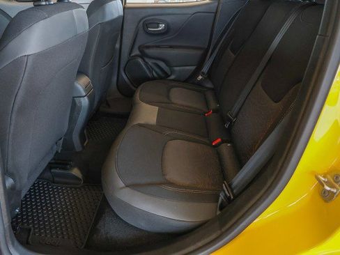 Used 2023 Jeep Renegade Latitude image 28