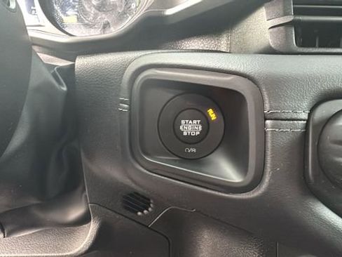 Used 2025 Jeep Wrangler Unlimited Sahara w/ Safety Group AWD/4WD image 16