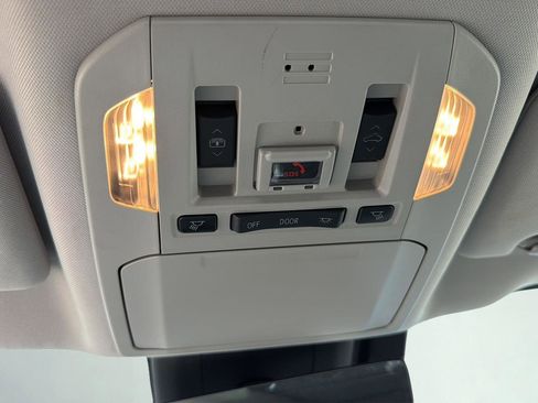 Used 2020 Toyota Highlander Platinum w/ Preferred Accessory Package AWD/4WD image 17