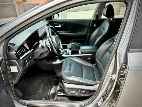 Used 2022 Kia Niro EX Premium FWD image 19