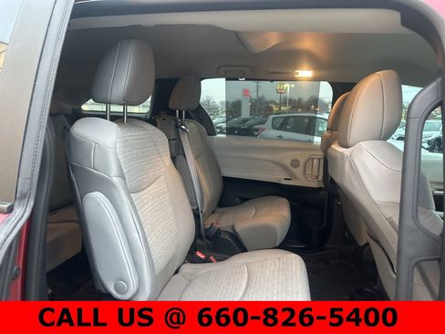 Certified 2025 Toyota Sienna LE image 9