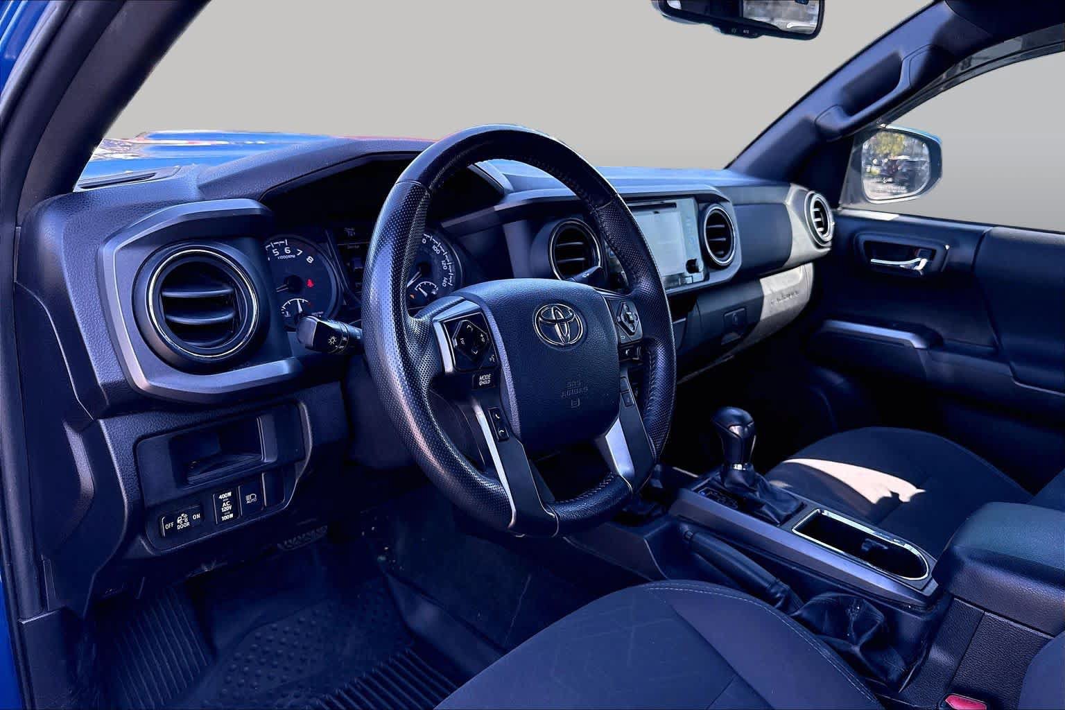 Used 2018 Toyota Tacoma TRD Sport w/ Technology Package RWD image 17