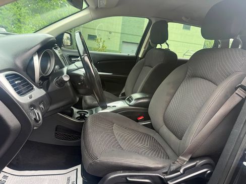 Used 2018 Dodge Journey SE w/ Connectivity Group FWD image 14