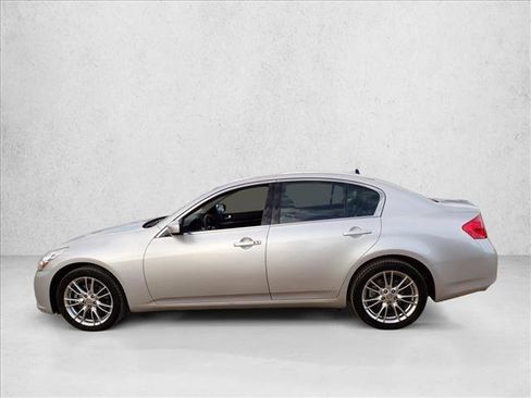 Used 2011 INFINITI G37 x w/ Premium Pkg image 2