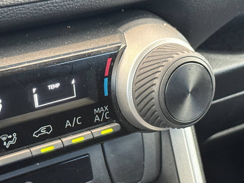 Used 2021 Toyota RAV4 LE FWD image 30