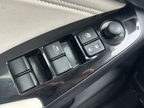 Used 2017 MAZDA MAZDA3 Grand Touring image 17