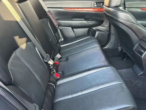Used 2011 Subaru Outback 2.5i Limited image 13