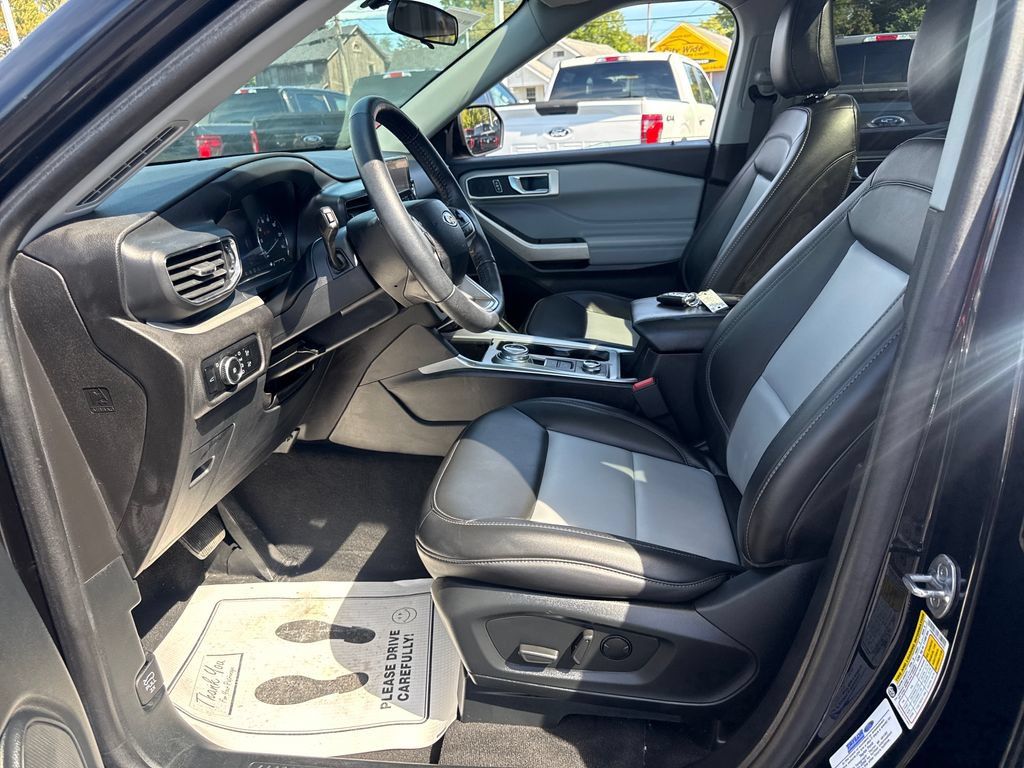 Used 2024 Ford Explorer XLT w/ Equipment Group 202A AWD/4WD image 27