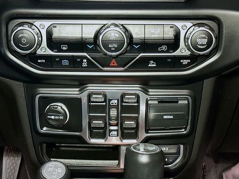 Certified 2023 Jeep Wrangler Unlimited Sahara w/ Dual Top Group AWD/4WD image 13