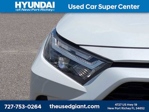 Used 2023 Toyota RAV4 XLE Premium AWD/4WD image 9