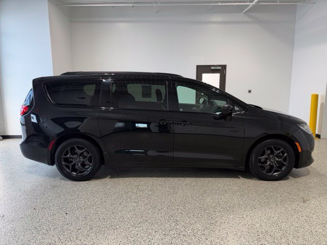 Used 2018 Chrysler Pacifica Touring-L w/ Premium Audio Group FWD image 36